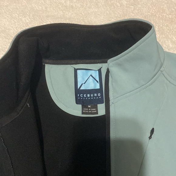 Teal women’s new with tags winter vest with zippered pockets - Picture 2 of 11